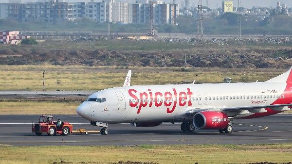 ವಿಮಾನದ ಟೆಕೆಟ್ ದರ ಹೆಚ್ಚಳ: ವಿದೇಶ ಪ್ರಯಾಣಕ್ಕೆ ತೆರಬೇಕು ದುಬಾರಿ ಬೆಲೆ