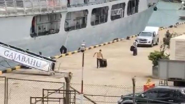 Video: ಸೂಟ್‌ಕೇಸ್‌ ತುಂಬಿದ ಹಡಗಿನಲ್ಲಿ ಲಂಕಾ ಅಧ್ಯಕ್ಷ ರಾಜಪಕ್ಸೆ ಪಲಾಯನ!