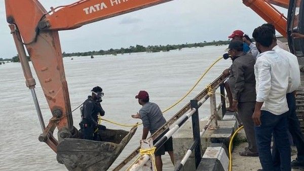 ರಾಯಚೂರು: ಕೇರಳ ತಂಡದಿಂದ ಗುರ್ಜಾಪುರ ಬ್ಯಾರೇಜ್‌ನ 3 ಗೇಟ್‌ಗಳು ಓಪನ್‌