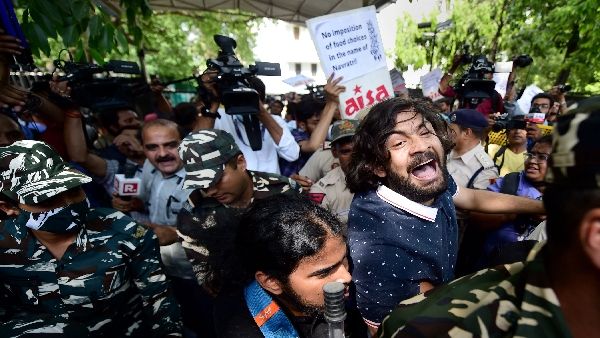 ರಾಜಕೀಯ ಮಾಡುವವರು ಚುನಾವಣೆಗೆ ಸ್ಪರ್ಧಿಸಲಿ ಜೆಎನ್‌ಯುಗೆ ಬರುವುದು ಬೇಡ: ಉಪಕುಲಪತಿ