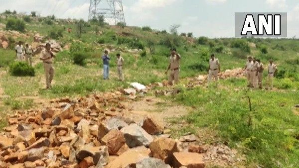 Breaking: ಗಣಿಗಾರಿಕೆ ತಡೆಯಲು ಹೋದ ಪೊಲೀಸ್ ಅಧಿಕಾರಿ ಮೇಲೆ ಹರಿದ ಲಾರಿ