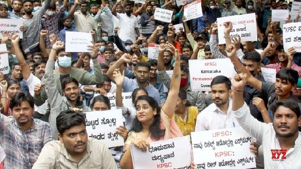 ಪರೀಕ್ಷೆ ಬರೆದು 17 ತಿಂಗಳಾದರೂ ಬಾರದ ಫಲಿತಾಂಶ: ಕೆಪಿಎಸ್‌ಸಿ ಮುಂದೆ ಅಭ್ಯರ್ಥಿಗಳ ಪ್ರತಿಭಟನೆ