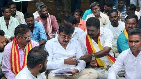 ಸಿಮ್ಸ್ ನೌಕರ ಆತ್ಮಹತ್ಯೆ; KRS ಪಕ್ಷದ ಕಾರ್ಯಕರ್ತರ ಬಂಧನಕ್ಕೆ ಆಗ್ರಹ