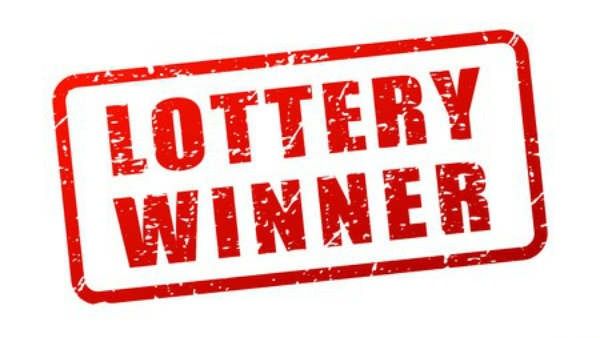 ಮನೆ ಮಾರಲು ಹೊರಟವನಿಗೆ ಹೊಡೆಯಿತು 1 ಕೋಟಿ ರೂ. ಲಾಟರಿ