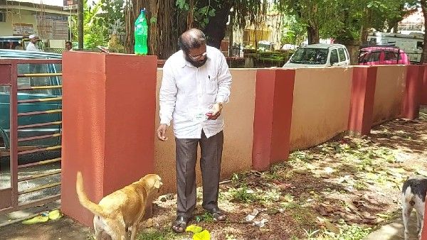 ರಕ್ಷಿತ್ ಶೆಟ್ರೇ ಪುತ್ತೂರಿನ ಬೀದಿ ನಾಯಿಗಳ ಅನ್ನದಾತನಿಗೆ ನೆರವು ನೀಡುವಿರಾ?