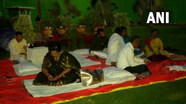 ಮುಂಗಾರು ಅಧಿವೇಶನ: ಅಮಾನತುಗೊಂಡ ಸಂಸದರಿಂದ ಮುಂದುವರೆದ ಪ್ರತಿಭಟನೆ