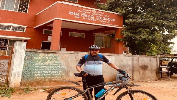 ಸೈಕಲ್ ಏರಿ‌ ಇಂಧನ ಉಳಿತಾಯದ ಜಾಗೃತಿ ಮೂಡಿಸುವ ಲೈಬ್ರರಿ ಡಿಡಿ