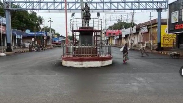 ಹಿಂದೂ ಯುವಕರ ಮೇಲೆ ಹಲ್ಲೆ ಖಂಡಿಸಿ ಬಾಗಲಕೋಟೆ ಬಂದ್: ಮುಚ್ಚಿದ ಹೋಟೆಲ್, ಅಂಗಡಿಗಳು