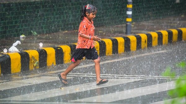 ಕರ್ನಾಟಕ ಕರಾವಳಿ ಜಿಲ್ಲೆಗಳಲ್ಲಿ ಭಾರಿ ಮಳೆ ಸಾಧ್ಯತೆ: ತಮಿಳುನಾಡಿನ 23 ಜಿಲ್ಲೆಗಳಿಗೆ ಅಲರ್ಟ್