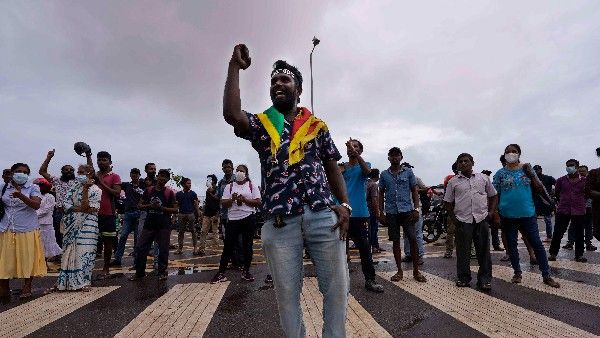 ಶ್ರೀಲಂಕಾದಲ್ಲಿ ಜುಲೈ 15ರವರೆಗೂ ಶಾಲೆಗಳು ಬಂದ್, 4 ವಿವಿ ಕಥೆ ಕ್ಲೋಸ್!