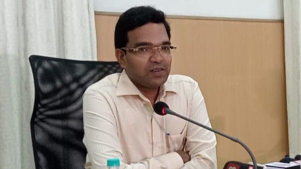 ಶಿಕ್ಷಣ ಸಚಿವರೇ ಇತ್ತ ನೋಡಿ, ಪರಿಷ್ಕೃತ ಪಠ್ಯ ಪುಸ್ತಕ ಸಿಗ್ತಿಲ್ಲ!