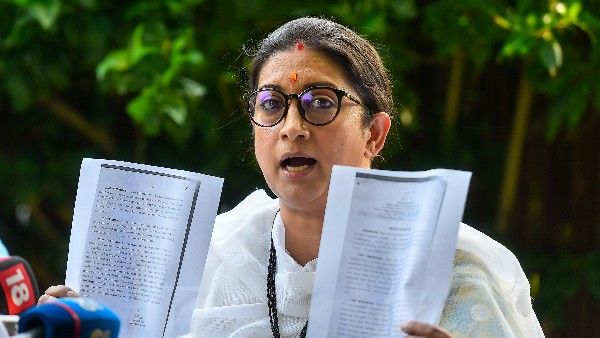 ಗಾಂಧಿ ಕುಟುಂಬದವರ ವಿರುದ್ಧ ಮಾತನಾಡಿದ್ದಕ್ಕೆ ಮಗಳನ್ನು ಟಾರ್ಗೆಟ್ ಮಾಡಲಾಗಿದೆ: ಸ್ಮೃತಿ ಇರಾನಿ