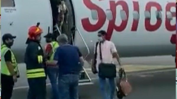 5000 ಅಡಿ ಎತ್ತರದಲ್ಲಿ ಮೇಲೆ ವಿಮಾನದೊಳಗೆ ಹೊಗೆ, ಪ್ರಯಾಣಿಕರು ಹೈರಾಣ