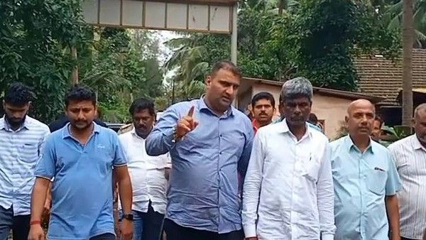 ಆಂಬುಲೆನ್ಸ್ ಅಪಘಾತದಲ್ಲಿ ಮೃತರಾದವರ ಮನೆಗೆ ಶ್ರೀನಿವಾಸ ಪೂಜಾರಿ ಭೇಟಿ: ಪರಿಹಾರದ ಭರವಸೆ