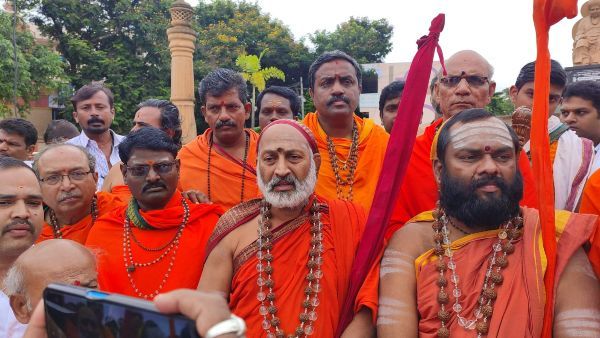 ಕಾಳಿಕಾ ದೇವಿಗೆ ಅಪಮಾನ: 40ಕ್ಕೂ ಹೆಚ್ಚು ಸ್ವಾಮೀಜಿಗಳ ಆಕ್ರೋಶ