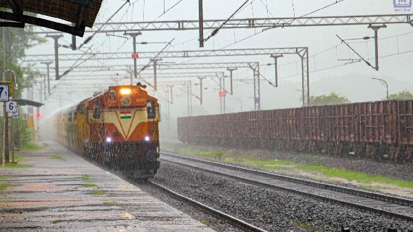 ಶೇ 80ರಷ್ಟು ರೈಲುಗಳ ವಿದ್ಯುದೀಕರಣ; ಕರ್ನಾಟಕದ ಸ್ಥಿತಿ ಏನು?