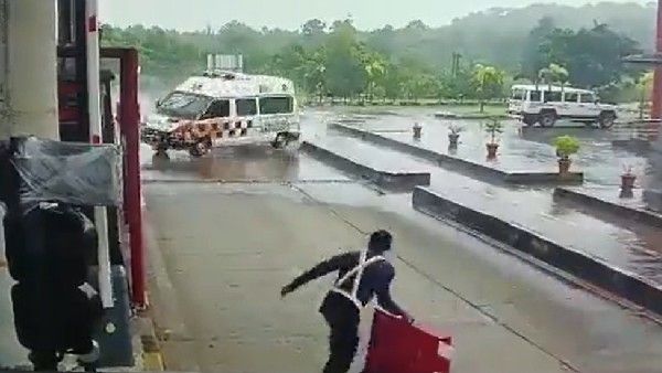 Breaking: ಶಿರೂರು ಟೋಲ್ ಗೇಟ್‌ಗೆ ಆಂಬುಲೆನ್ಸ್‌ ಡಿಕ್ಕಿ, ನಾಲ್ವರ ಸಾವು, ನಾಲ್ವರು ಗಂಭೀರ