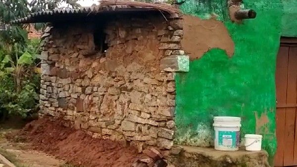 ಹಾಸನ ಜಿಲ್ಲೆಯಲ್ಲಿ ಕುಸಿಯುವ ಹಂತದಲ್ಲಿರುವ 40 ಮನೆಗಳು: ಜನರಿಗೆ ಆತಂಕ