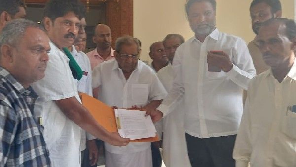 ದಾವಣಗೆರೆಯಲ್ಲಿ ಕೈಗಾರಿಕಾ ಕಾರಿಡಾರ್‌ಗೆ ವಿರೋಧ: ಶಾಮನೂರು ಶಿವಶಂಕರಪ್ಪ ಮುಂದೆ ರೈತರ ಅಳಲು