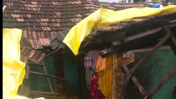 ಶಿವಮೊಗ್ಗದಲ್ಲಿ ಮಾಜಿ ಕಾರ್ಪೊರೇಟರ್ ಮನೆ ಕುಸಿದರೂ ನೆರವಿಗೆ ಧಾವಿಸದ ಕಾರ್ಫೋರೇಟರ್‌