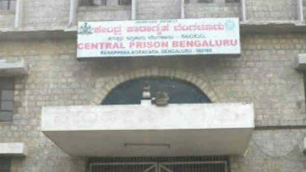 ಪರಪ್ಪನ ಅಗ್ರಹಾರ ಜೈಲಿನಲ್ಲಿ ಬಂಧಿತ ಐಪಿಎಸ್ ಐಎಎಸ್ ಅಧಿಕಾರಿ ಹೇಗಿದ್ದಾರೆ? ಹೊಸ ನಿಯಮವೇನು?