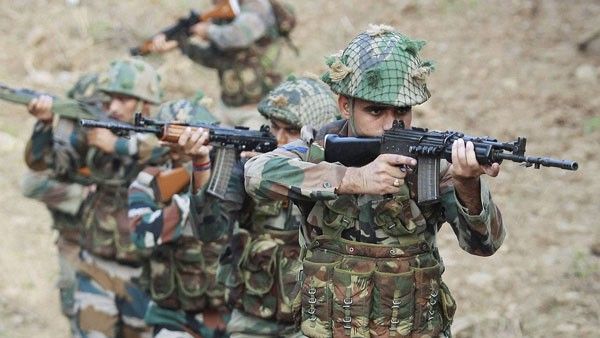 Breaking: ಭಯೋತ್ಪಾದಕ ದಾಳಿ: ಇಬ್ಬರು ಉಗ್ರರ ಹತ್ಯೆ, ಮೂವರು ಯೋಧರು ಹುತಾತ್ಮ