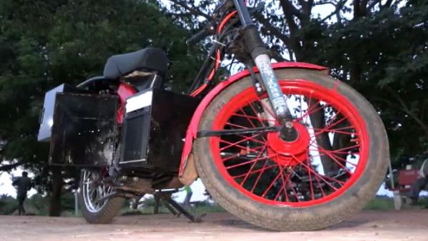 ಬಾದಾಮಿ ಸ್ನೇಹಿತರಿಂದ ಎಲೆಕ್ಟ್ರಿಕ್ ಬೈಕ್ ಆವಿಷ್ಕಾರ: 4 ಗಂಟೆ ಚಾರ್ಜ್‌ಗೆ 90 ಕಿ.ಮೀ ಪ್ರಯಾಣ