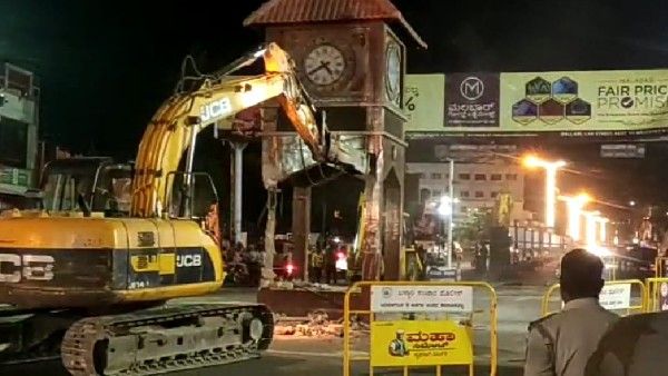 ಬಳ್ಳಾರಿಯ ಗಡಗಿ ಚೆನ್ನಪ್ಪ ವೃತ್ತದ ಕ್ಲಾಕ್ ಟವರ್ ತೆರವು, ಕೈ-ಬಿಜೆಪಿ ಗುದ್ದಾಟ