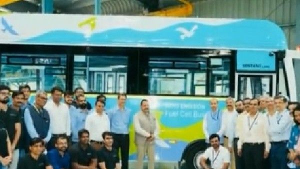 ಭಾರತದ ಮೊದಲ ಹೈಡ್ರೋಜನ್ ಇಂಧನ ಚಾಲಿತ ಬಸ್ ಅನಾವರಣ