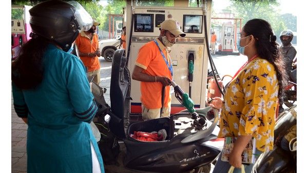 ಪೆಟ್ರೋಲ್ ಪಂಪ್‌ಗಳಲ್ಲಿ ಕಲಬೆರಕೆಯ ಪೆಟ್ರೋಲ್-ಡೀಸೆಲ್‌ ಮಾರಾಟ ಆಗುತ್ತಾ? ತಿಳಿಯಿರಿ