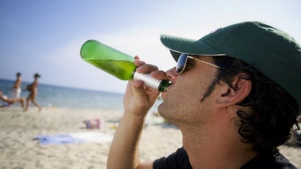 ಎಣ್ಣೆ ಹಾಕಿಕೊಂಡ ಕುಡುಕರಿಗೆ ಇಂಗ್ಲೀಷ್ ಮೇಲೆ 'Full Love' ಯಾಕೆ!?