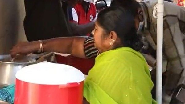 ಬೆಂಗಳೂರಿನಲ್ಲಿ 2.50 ರೂ.ಗೆ ಇಡ್ಲಿ, 5 ರೂ.ಗೆ ಬಿಸಿಬಿಸಿ ದೋಸೆ