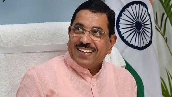 ವೆಂಕಯ್ಯ ನಾಯ್ಡು ಬೀಳ್ಕೊಡುಗೆ: ಕನ್ನಡದಲ್ಲೇ ಜೋಶಿ ಹಾರೈಕೆ