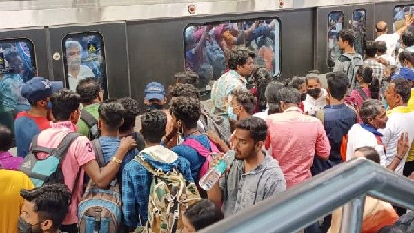 ಮೆಟ್ರೋ ರೈಲುಗಳಲ್ಲಿ ಜನಜಾತ್ರೆ: ಜನಸಂದಣಿ ನಿಯಂತ್ರಿಸಲು ಸಿಬ್ಬಂದಿ ಹರಸಾಹಸ