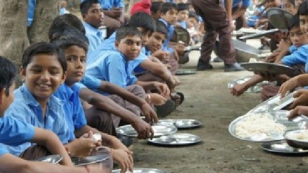 ಮಧ್ಯಾಹ್ನದ ಬಿಸಿಯೂಟದಲ್ಲಿ ಮೊಟ್ಟೆ ನೀಡುವ ಸರ್ಕಾರದ ಕ್ರಮಕ್ಕೆ ತೇಜಸ್ವಿನಿ ಅನಂತ್‌ಕುಮಾರ್ ಆಕ್ಷೇಪ