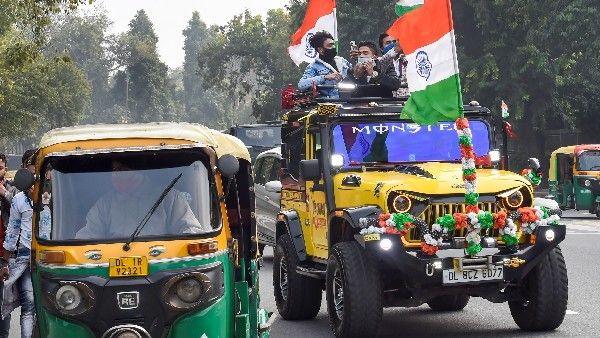 ರಾಷ್ಟ್ರ ಧ್ವಜವನ್ನು ಖಾಸಗಿ ಕಾರು ಮತ್ತು ಬೈಕ್‌ನಲ್ಲಿ ಹಾರಿಸಬಹುದೇ.. ನಿಯಮಗಳೇನು?