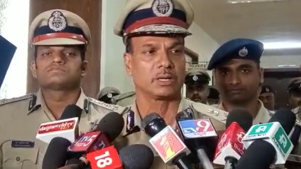 ದಕ್ಷಿಣ ಕನ್ನಡ: ಒಂದೇ ಬೈಕ್‌ನಲ್ಲಿ ಇಬ್ಬರು ಪುರುಷರು ಪ್ರಯಾಣಿಸುವಂತಿಲ್ಲ