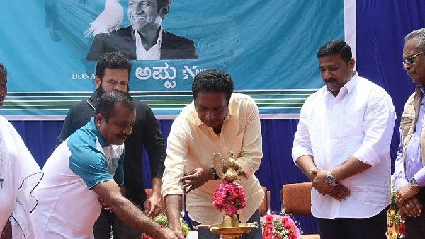 ಅಪ್ಪು ನೆನಪಿಗಾಗಿ ಆಂಬುಲೆನ್ಸ್ ದೇಣಿಗೆ ನೀಡಿದ ನಟ ಪ್ರಕಾಶ್‌ ರಾಜ್