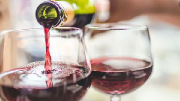 ಯುಟ್ಯೂಬ್ ನೋಡಿ ವೈನ್ ತಯಾರಿಸಿದ ಬಾಲಕ: ಕುಡಿದು ಅಸ್ವಸ್ಥನಾದ ಸ್ನೇಹಿತ