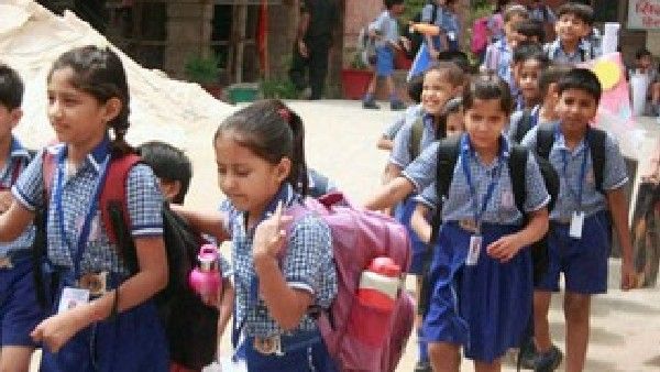 ಶಾಲೆಗಳು ಆರಂಭಗೊಂಡು ಎರಡೂವರೆ ತಿಂಗಳಾದರೂ ವಿದ್ಯಾರ್ಥಿಗಳಿಗೆ ಸಿಗದ ಸಮವಸ್ತ್ರ, ಶೂ