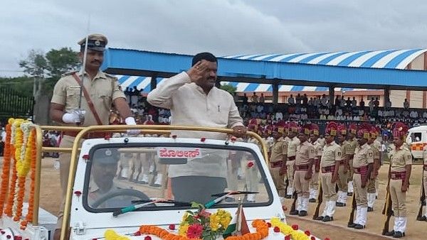 ರಾಯಚೂರಿಗೆ ಸಿಎಂ, ಕೇಂದ್ರ ಸಚಿವೆ ನಿರ್ಮಲಾ ಸೀತಾರಾಮನ್ ಭೇಟಿ: AIIMS ಕುರಿತು ಚರ್ಚೆ