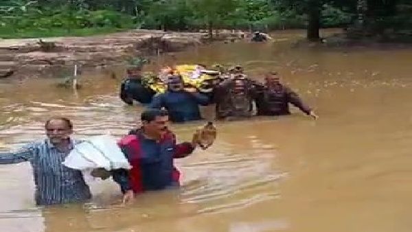 ತೀರ್ಥಹಳ್ಳಿ; ಸ್ಮಶಾನಕ್ಕೆ ರಸ್ತೆ ಇಲ್ಲ, ಮಳೆಯಲ್ಲೇ ಶವದ ಸಂಸ್ಕಾರ
