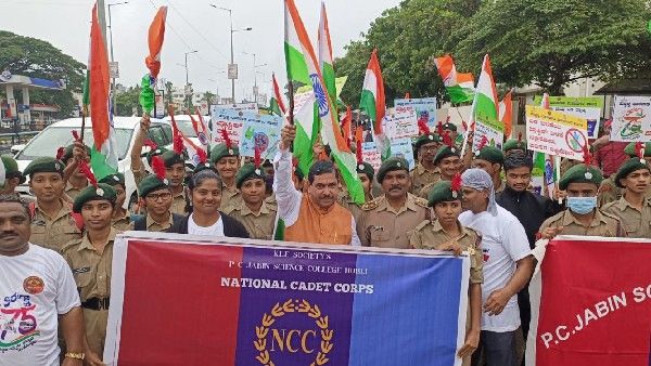 'ಹರ್ ಘರ್ ತಿರಂಗಾ' ಹವಾ: ತಿರಂಗಾ ನಡೆಗೆ ಜೋಶಿ ಚಾಲನೆ