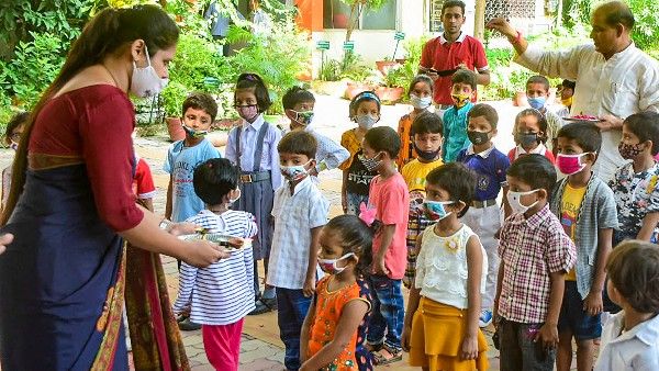 ಓದು ನಿಲ್ಲಿಸಿದ 4 ಸಾವಿರ ಮಕ್ಕಳು, ಕರೆದರೂ ಬರುತ್ತಿಲ್ಲ ಶಾಲೆಗೆ! ಕಾರಣವೇನು?