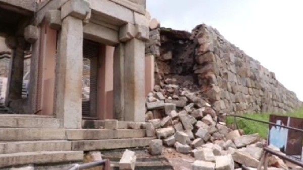 ಹಾಸನ: ಗೊಮ್ಮಟೇಶ್ವರ ಮೂರ್ತಿ ಇರುವ ವಿಂಧ್ಯಾಗಿರಿ ಬೆಟ್ಟದ ಕೋಟೆ ಕುಸಿತ