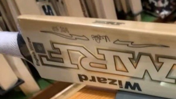 100ನೇ ಟಿ20: ಪಾಕಿಸ್ತಾನ ವಿರುದ್ಧ ವಿಶೇಷ ಬ್ಯಾಟ್‌ ಹಿಡಿದು ಕಣಕ್ಕಿಳಿಯಲಿರುವ ವಿರಾಟ್ ಕೊಹ್ಲಿ