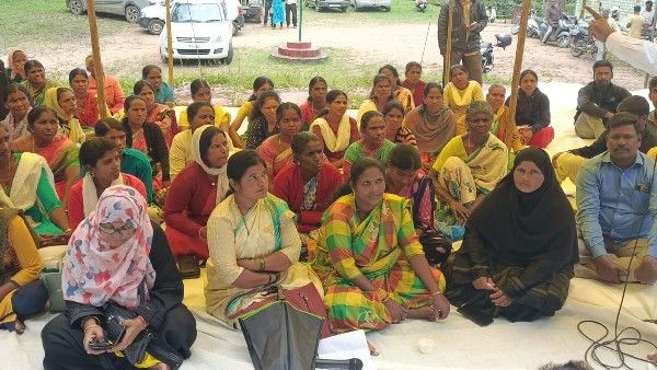 ಚಿಕ್ಕಮಗಳೂರು: ನಿವೇಶನಕ್ಕೆ ಆಗ್ರಹಿಸಿ ಗ್ರಾ.ಪಂ.ಗೆ ಮುತ್ತಿಗೆ ಹಾಕಿದ ಸತ್ತಿಹಳ್ಳಿ ಗ್ರಾಮಸ್ಥರು