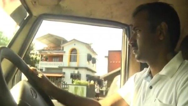 ಮನೆ ಮನೆಗೆ ತೆರಳಿ ಕಸ ಸಂಗ್ರಹಿಸಿದ ಉಡುಪಿ ಐಎಎಸ್ ಅಧಿಕಾರಿ!