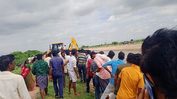 Breaking: ಬಳ್ಳಾರಿ ಬಳಿ ಕಾಲುವೆಗೆ ಬಿದ್ದ ಕೂಲಿ ಕಾರ್ಮಿಕರು ಸಾಗುತ್ತಿದ್ದ ಆಟೋ, 3 ಸಾವು