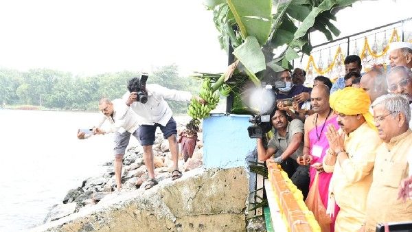 Breaking; ಆಲಮಟ್ಟಿ ಡ್ಯಾಂಗೆ ಬಾಗಿನ ಅರ್ಪಿಸಿದ ಬಸವರಾಜ ಬೊಮ್ಮಾಯಿ